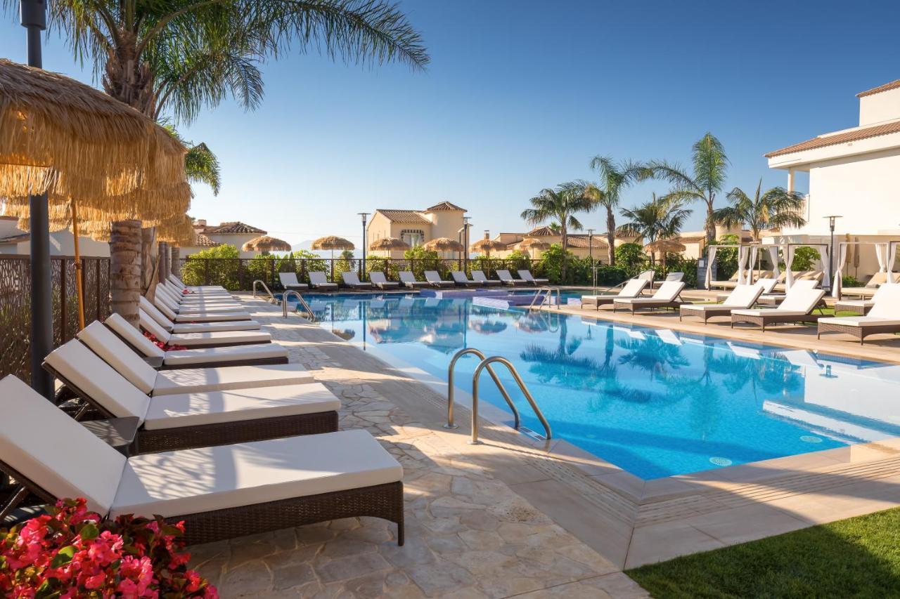 Отель Barcelo La Nucia Hills Экстерьер фото Pool at the Hotel