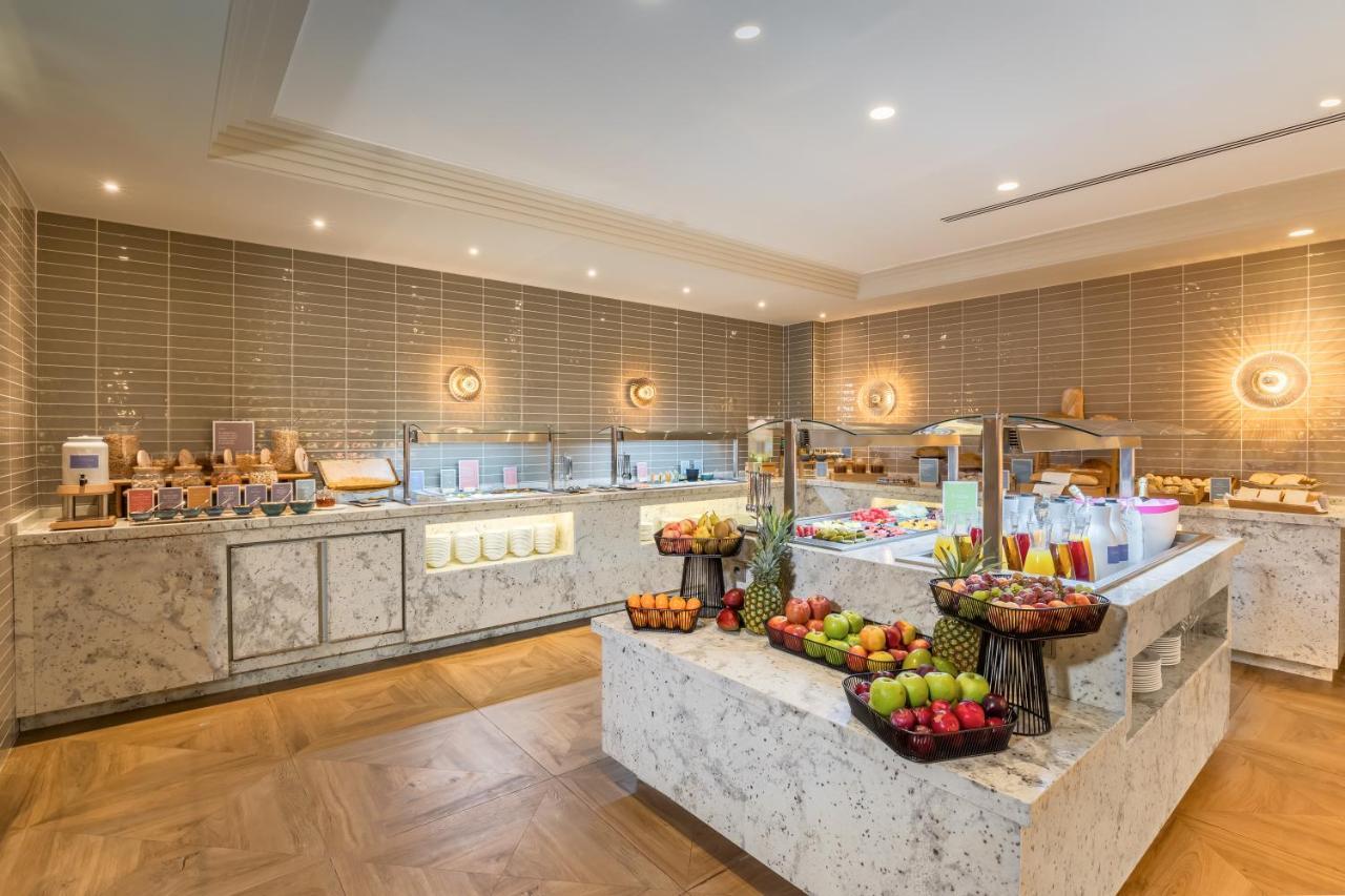 Отель Barcelo La Nucia Hills Экстерьер фото The Club at London Heathrow Airport