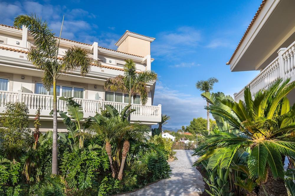 Отель Barcelo La Nucia Hills Экстерьер фото The hotel's grounds
